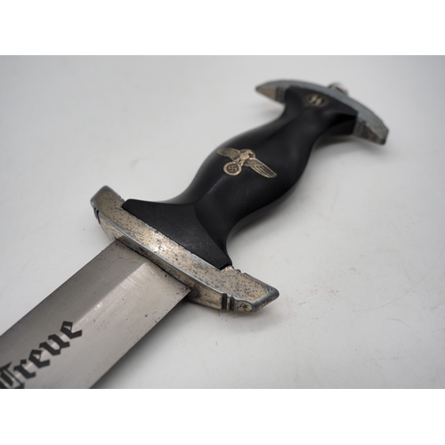 40 - WW2 German SS M33 Service Dagger. With black grip featuring eagle and Swastika and SS emblem, compet... 