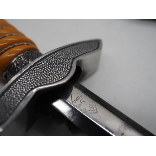58 - WW2 German Luftwaffe 2nd Pattern Officer's Dress Dagger. With orange celluloid wire wrapped grip. Wi... 