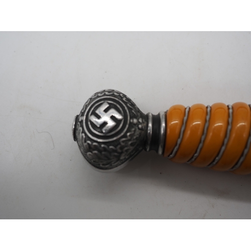 58 - WW2 German Luftwaffe 2nd Pattern Officer's Dress Dagger. With orange celluloid wire wrapped grip. Wi... 