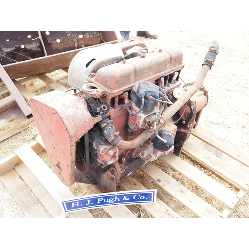 19 - Massey Ferguson 4 cylinder petrol engine with pulley