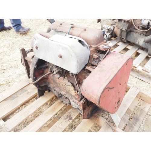 19 - Massey Ferguson 4 cylinder petrol engine with pulley