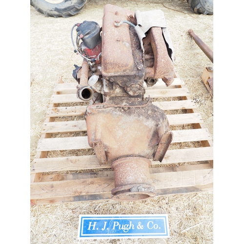19 - Massey Ferguson 4 cylinder petrol engine with pulley