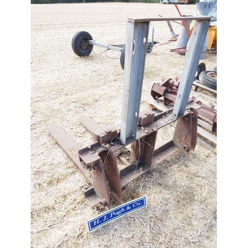 26 - Headstock with pallet tines