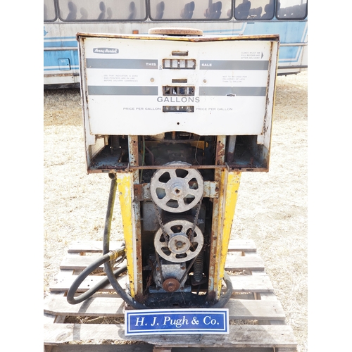 36 - Avery Hardroll forecourt petrol pump