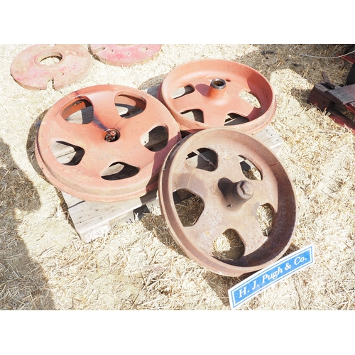 38 - Fordson iron front wheels - 3