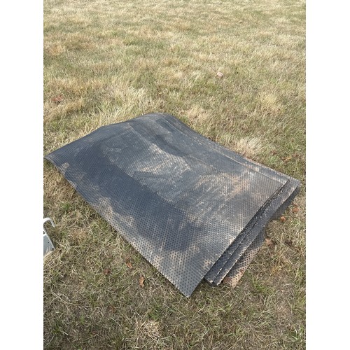 50 - Rubber matting 6x4ft - 10