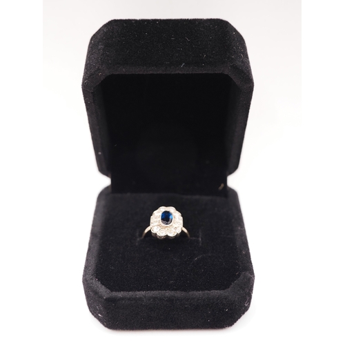18ct Gold sapphire ring. Size E½