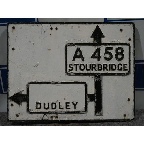 48 - Cast aluminium road sign on wooden backing - Dudley & Stourbridge 30