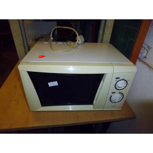 91 - 700W Microwave Oven