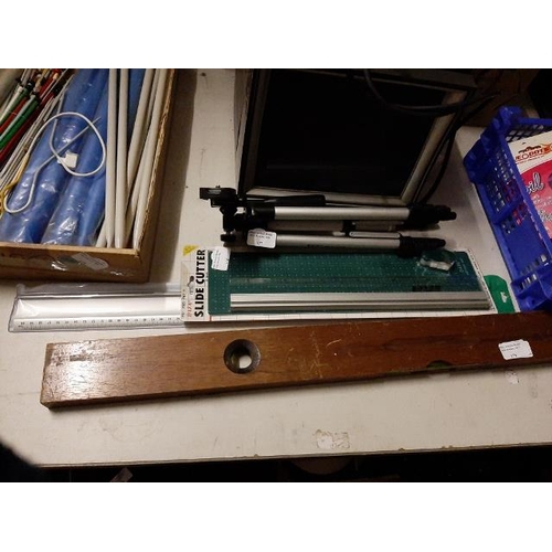 178 - Metal Ruler And Paper Cutter New