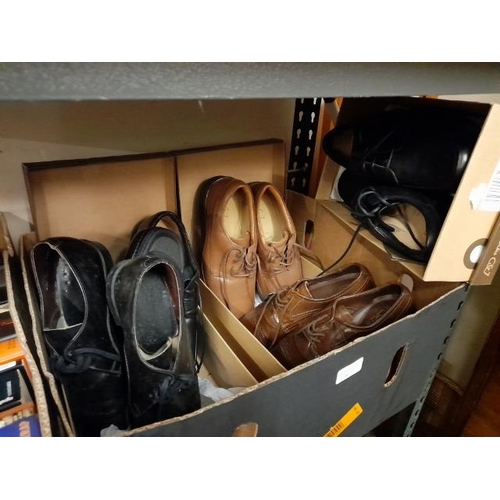 30 - 3 Mens New Clarks Shoes In Boxes Size 7.5 & 2 Other Pairs (Not Clarkes) Size 7