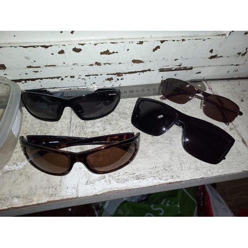 362 - 4 Pairs Of Sunglasses Including Dior And Harley Davidson And Bloc