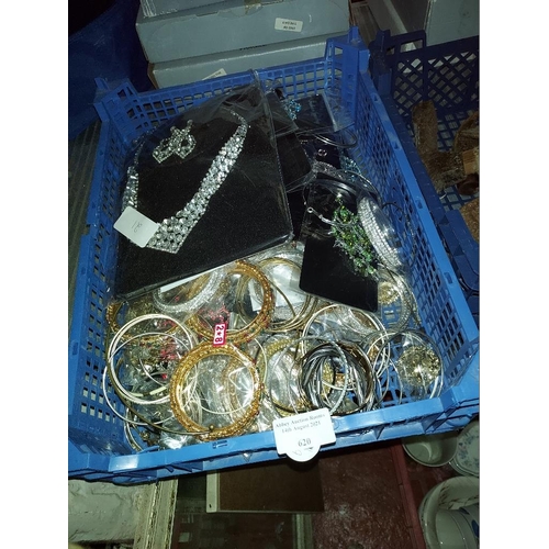 620 - Tray Of Costume Jewellery