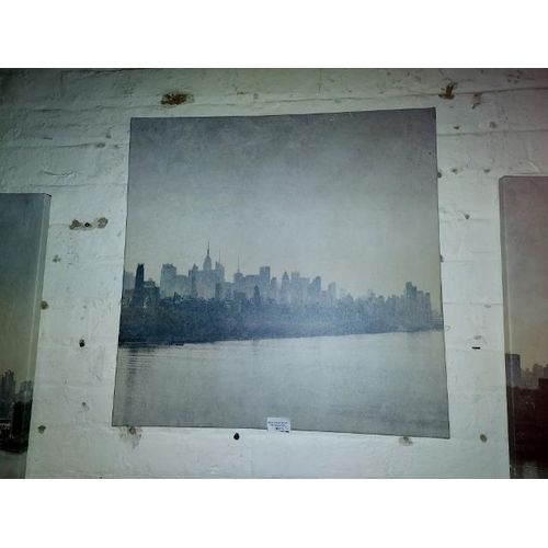 105 - 3 Consecutive Canvas Prints Of The Thames River