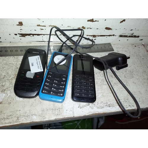 346 - 3 Mobile Phones One With Charger One Powers Up Other 2 Untested