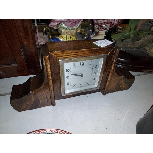 542 - 1940'S/50'S Old Mantle Clock