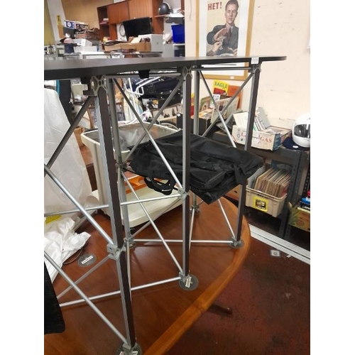 81 - Collapsible Bar/Table