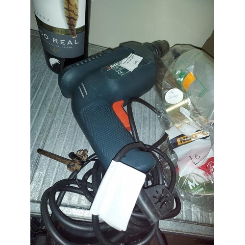 200 - Black And Decker Drill With Chuck Key, Tested And Working