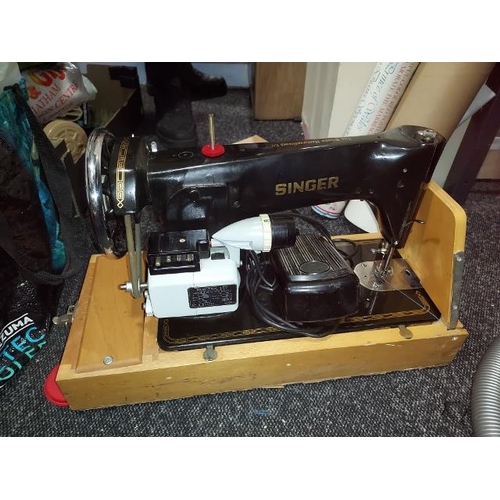 98 - Singer 201 Electric Sewing Machine - Working