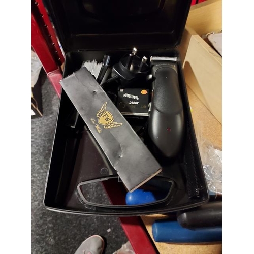 140 - Remington Cordless Hair Clipper Hair Dressing Kit With Cut Throat Razor And Blades. Tested And Worki... 