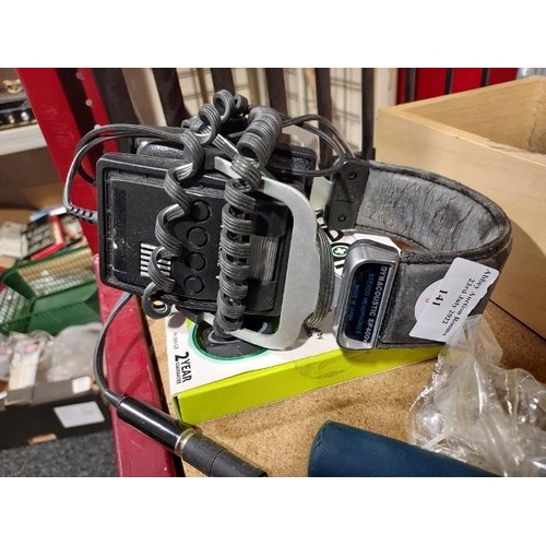 141 - Dynacoustic Stereo Headphones Model No. SP400V