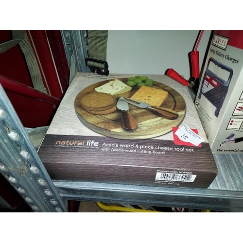 148 - Acacia Wood 4 Piece Cheese Tool Set In Box