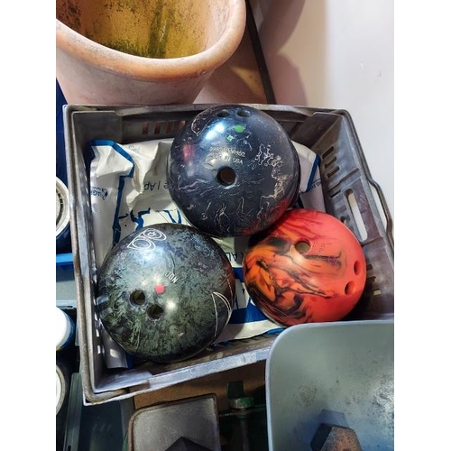 82 - 3 Professional Bowling Balls