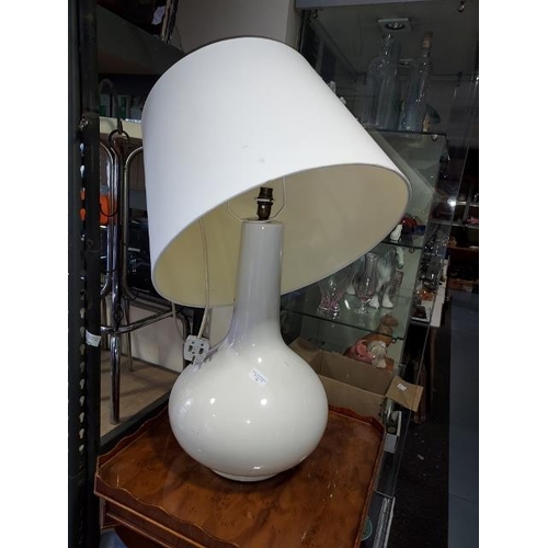 91 - Large China Casa Lupo Cream Lamp With Shade