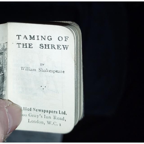 277 - 7 Miniature Books By William Shakespeare Including Macbeth, Twelfth Night & Taming Of The Shrew. App... 