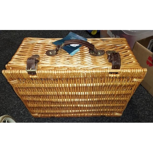 182 - Picnic Basket & Set Unused