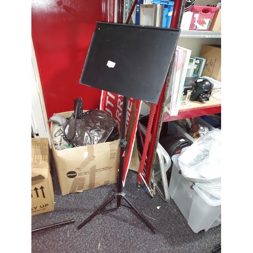 665 - Sheet Music Stand