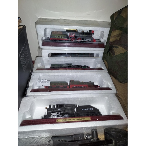 173 - 5 Boxed Model Static Trains