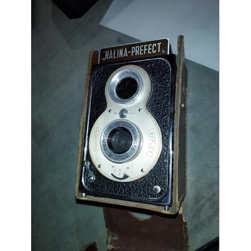 425 - Halina-Prefect Hakings Reflex, Hakings Double Meniscus F8 Camera In Case