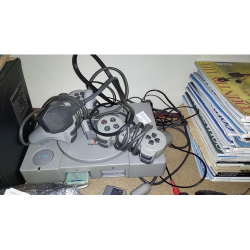 176 - Playstation 1 With Cables And 2 Controllers, Untested