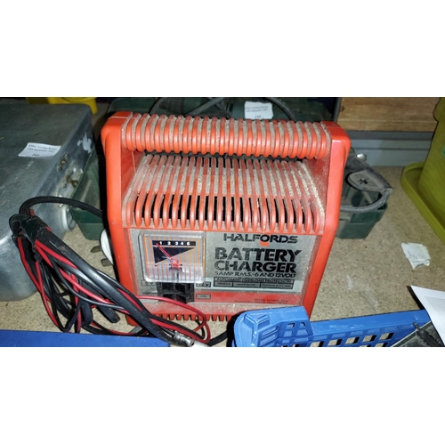 245 - Halfords Battery Charger