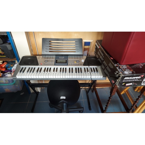 36 - Rockjam RJ-661 Keyboard And Stand