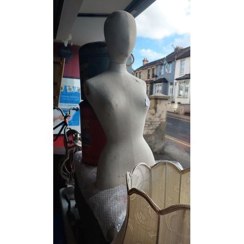 50 - Half Mannequin