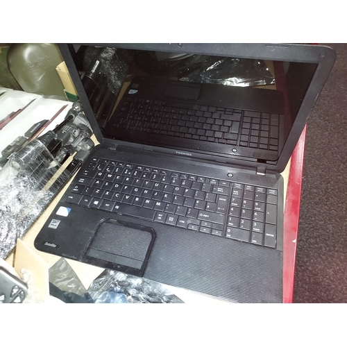 143 - Compaq Presario Cq56 For Spares, Toshiba Satellite C850 Laptop, No Charger, Powers On But Screen Doe... 