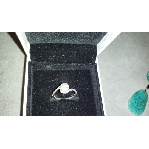 322 - 9ct White Gold Ring