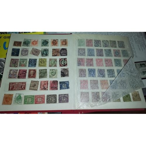 599 - 3 Stamp Albums With Lots Of Stamps Inside Plus Banknotes Inside