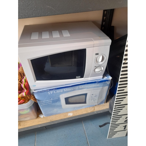 71 - Durabrand 17L Manual Microwave