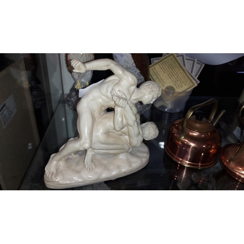 397 - Resin Classic Men Fighting Ornament