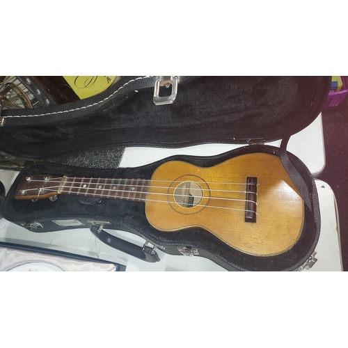 437 - Vintage Stentor Ukulele & Hard Case