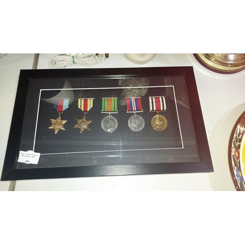 454 - 5 WW2 Medals Including African Star And 1939-1945 Star