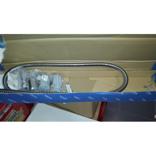 572 - Boxed Shower Rail Hose