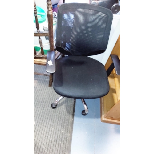 96 - Black Office Chair With Arms