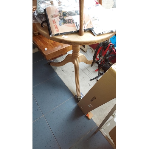 47 - Foldable Round Pine Table With Tripod Base And Ball And Claw Feet