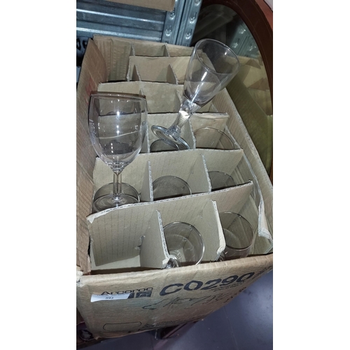 592 - 12 Offshore Pilsner Beer Glasses Plus Box Of Mixed Glasses