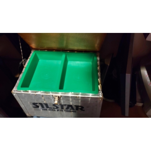 80 - Silstar Fishing Box