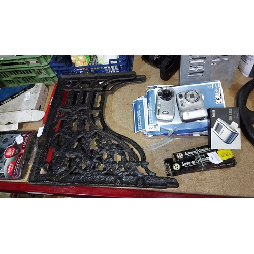 153 - Pair Of Heavy Cast Iron Brackets